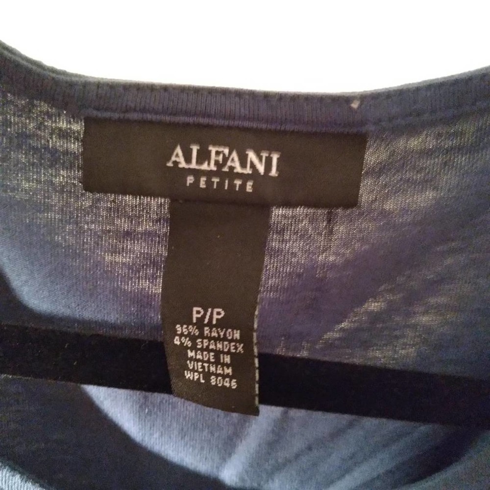 Alfani Navy Blue Tiered Sleeveless Blouse Size Small - Picture 2 of 7